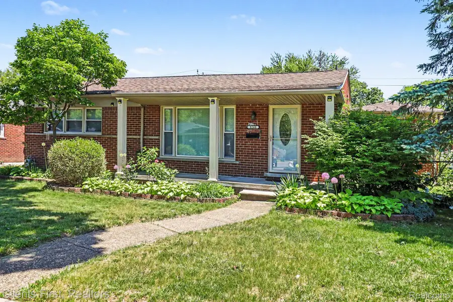 8260 Arnold Street, Dearborn Heights, MI 48127 - #3