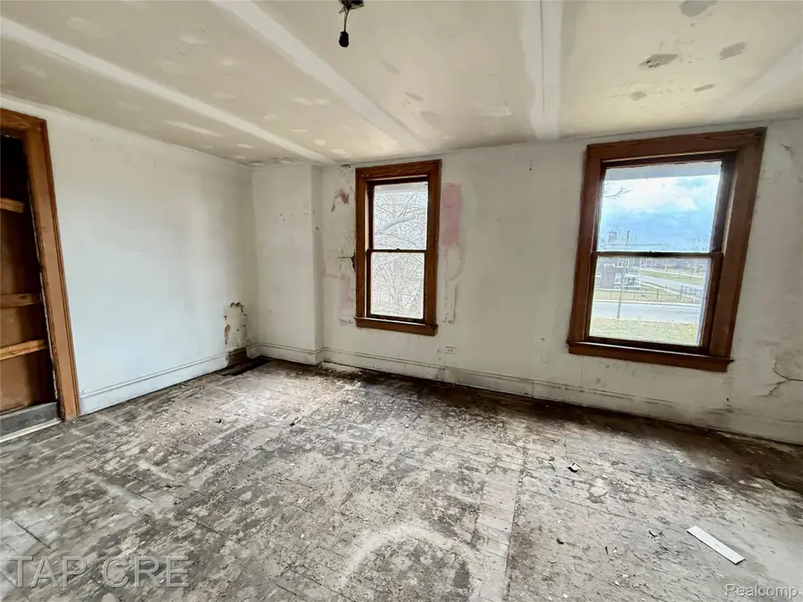 1092 E Grand Boulevard, Detroit, MI 48207 - #3
