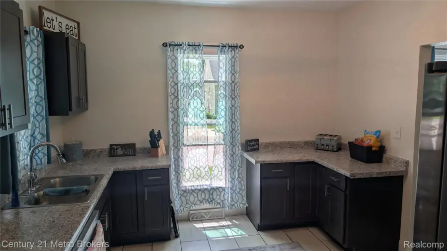 301 Mill Street, Flushing, MI 48433 - #3