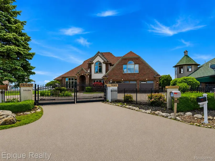 33124 N River Road, Harrison, MI 48045 - #2