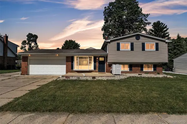 2752 Red Arrow Drive, CommerceTwp, MI 48382
