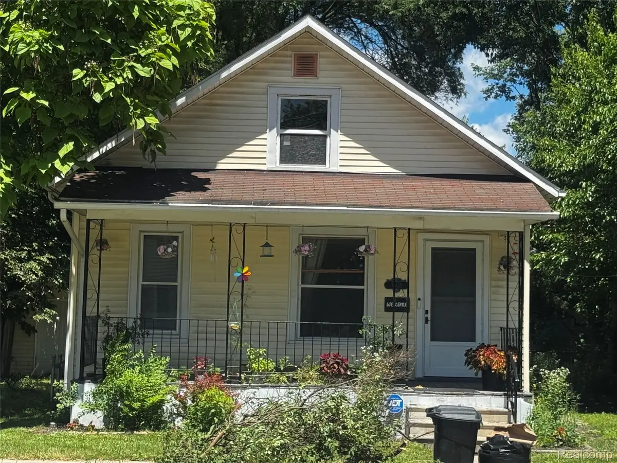 1308 W Genesee Avenue, Saginaw, MI 48602 - #1