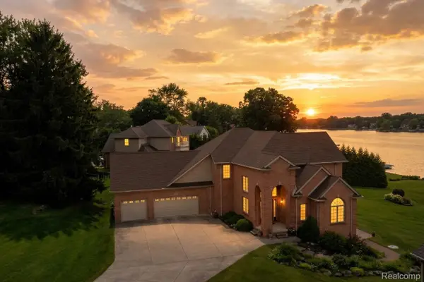 2051 Scott Lake Rd Road, Waterford, MI 48328