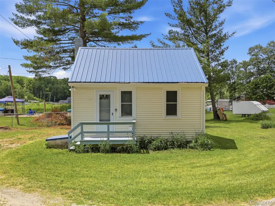 9793 Maple Street, Chippewa Lake, MI 49320 - #3