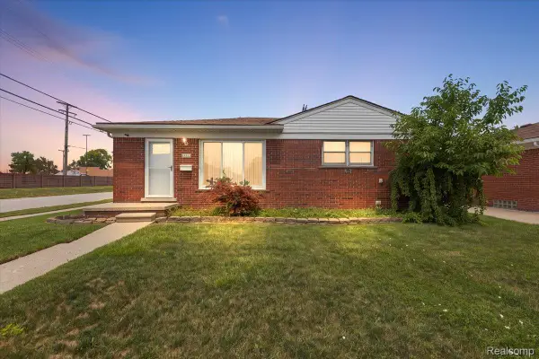 19111 Ike Street, Roseville, MI 48066