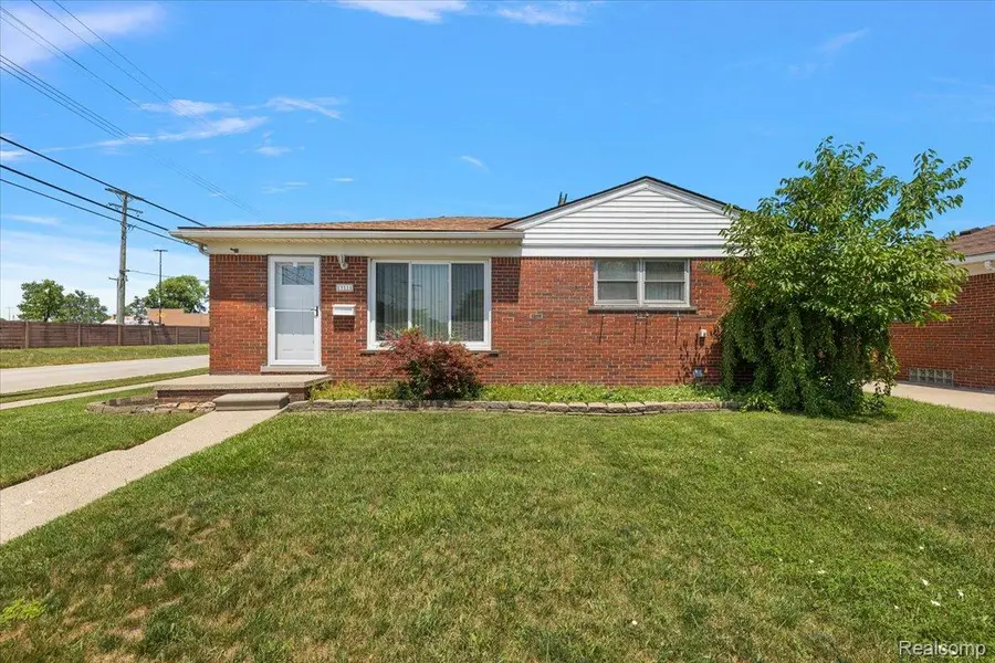 19111 Ike Street, Roseville, MI 48066 - #2