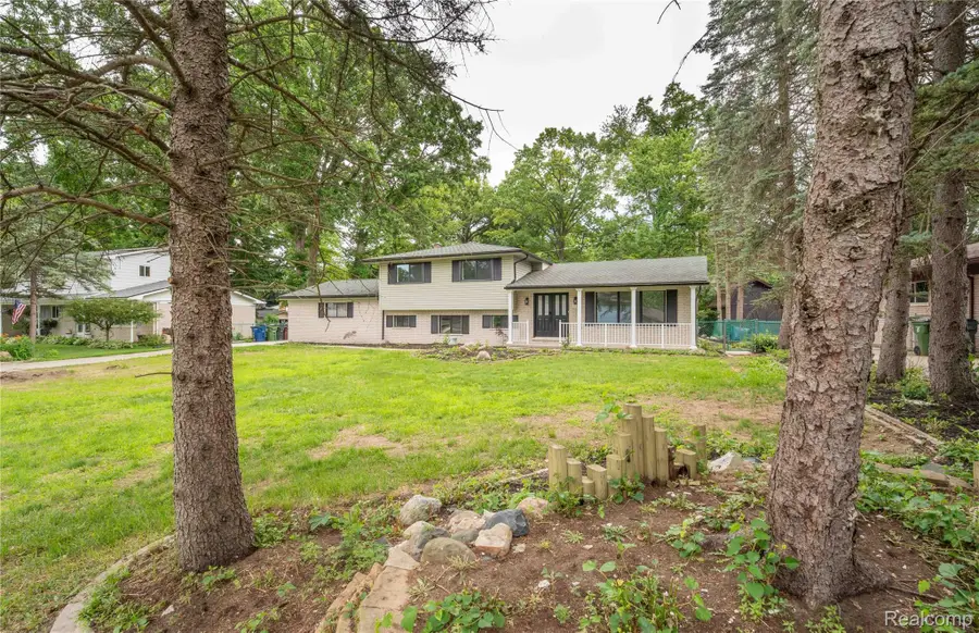 6742 Canterbury Court, Shelby, MI 48316 - #2