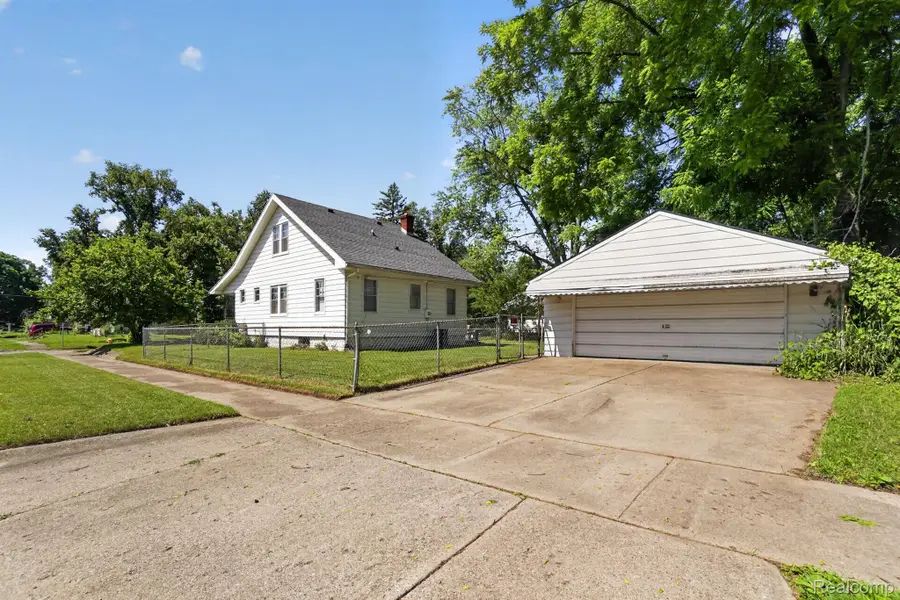 702 Leland Street, Flint, MI 48507 - #3