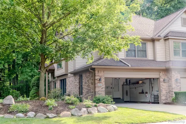 5235 Royal Vale Lane #70, Dearborn, MI 48126