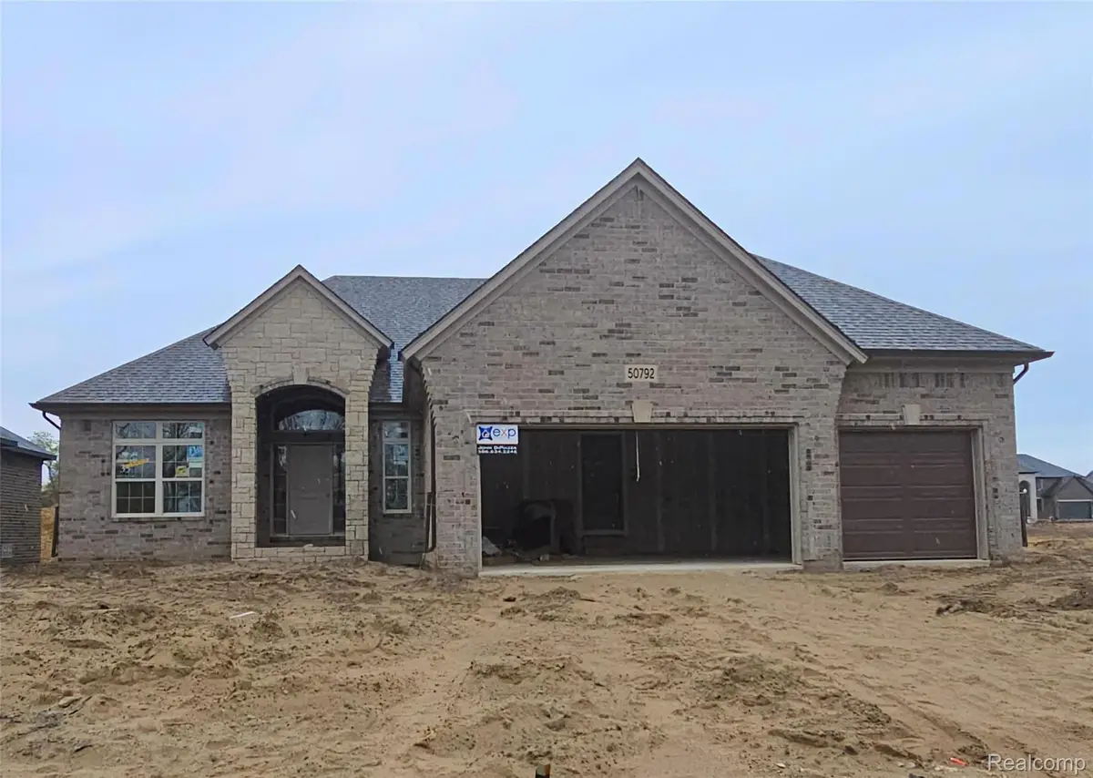 54789 Palomino Dr, Shelbytwp, MI 48316 - #1