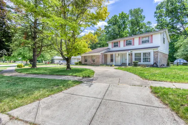 22999 Valley View Drive, Southfield, MI 48033