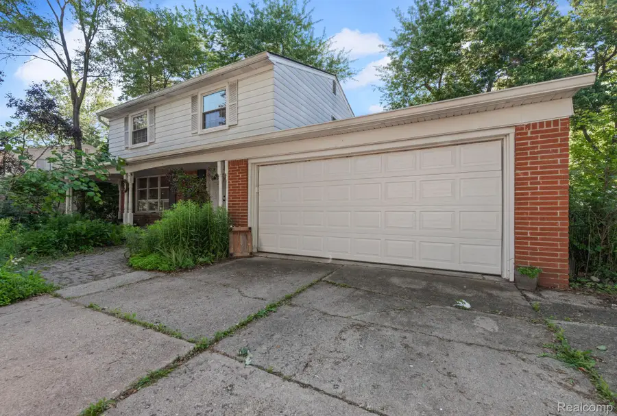 30220 Westbrook Parkway, Southfield, MI 48076 - #2