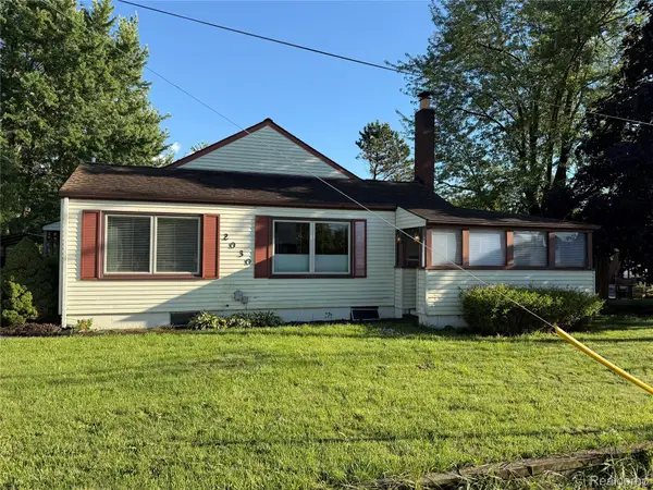 2030 Orpington Drive, Troy, MI 48083