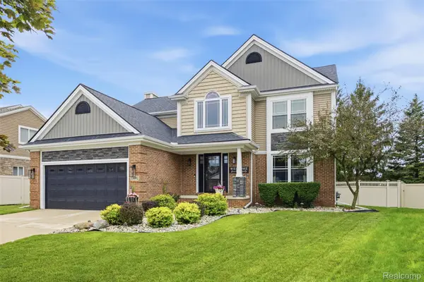 11682 Heatherwood Circle, Taylor, MI 48180