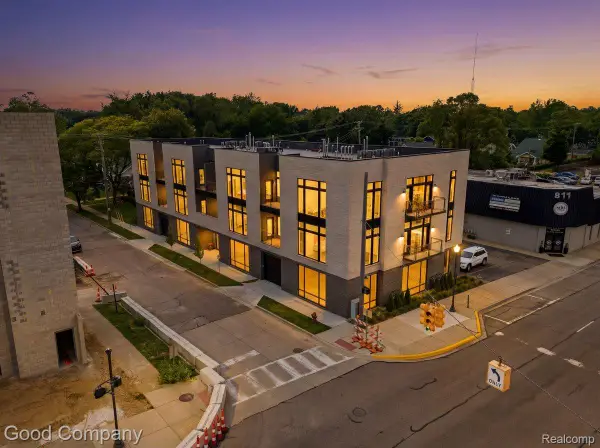 110 Austin Avenue #303, RoyalOak, MI 48067