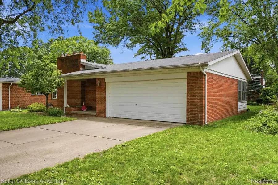 33007 Grennada Street, Livonia, MI 48154 - #3