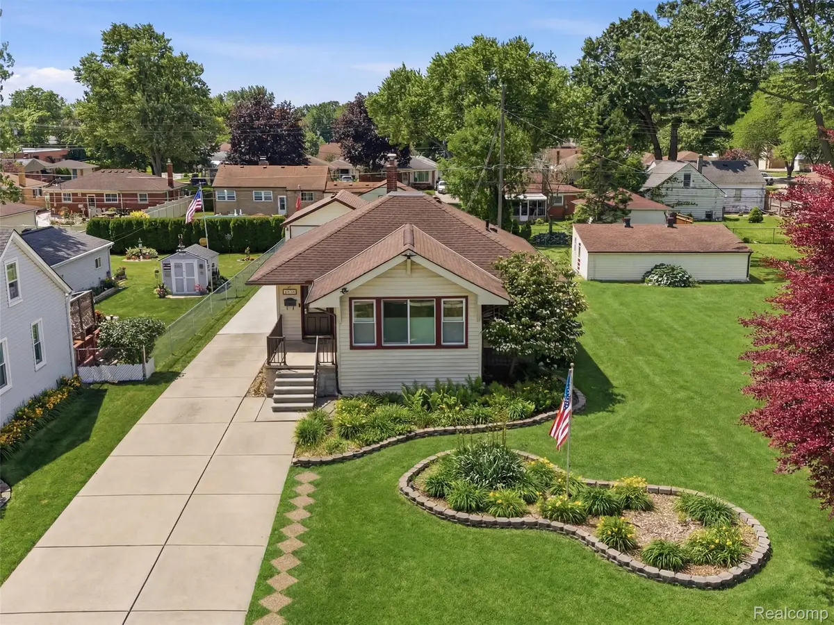 22620 Lake Boulevard, Saint Clair Shores, MI 48082 - #1