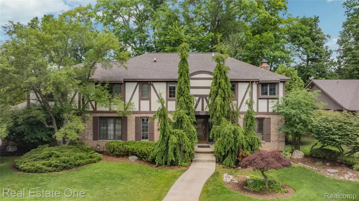 2250 Bloomfield Woods Court, West Bloomfield, MI 48323 - #1
