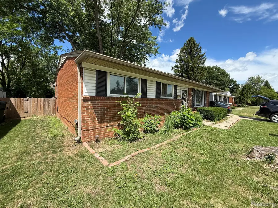 43105 Penny Drive, Sterling Heights, MI 48314 - #2