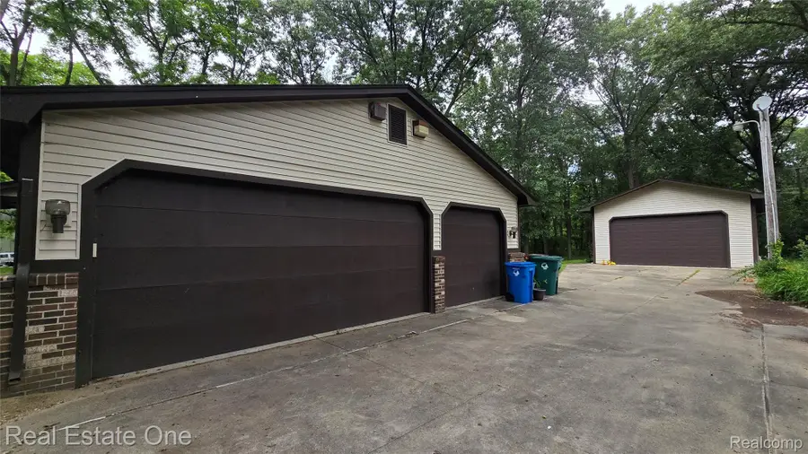 8950 Wise Road, Commerce Township, MI 48382 - #2