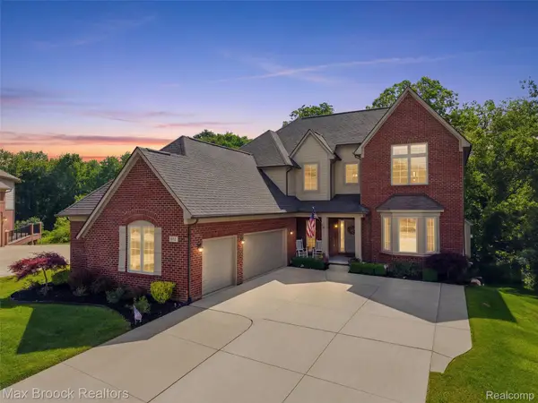 583 Birchcrest Court, Oakland, MI 48363