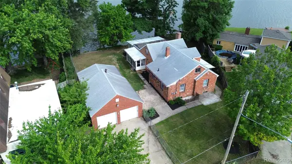 4047 Mitchell Drive, Flint, MI 48506