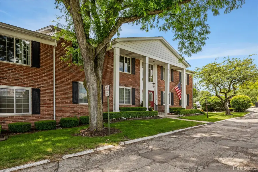 2426 Mulberry Square #55, Bloomfield, MI 48302 - #2