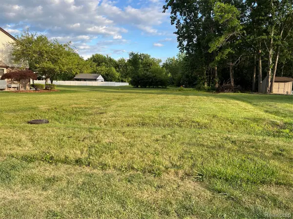 16689 Carter, Trenton, MI 48183