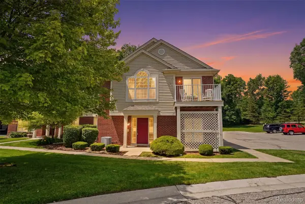 1668 Deepwood Circle, Rochester, MI 48307