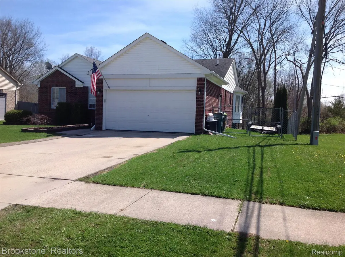 32010 N Oakcrest Drive E, Chesterfield, MI 48047 - #1
