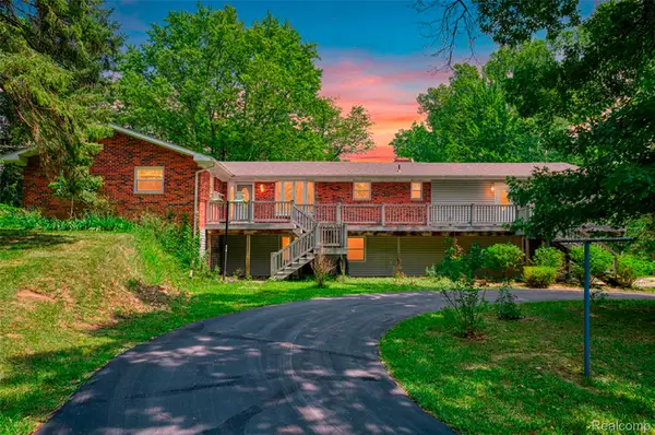 4200 Angels Pass, Pinckney, MI 48169