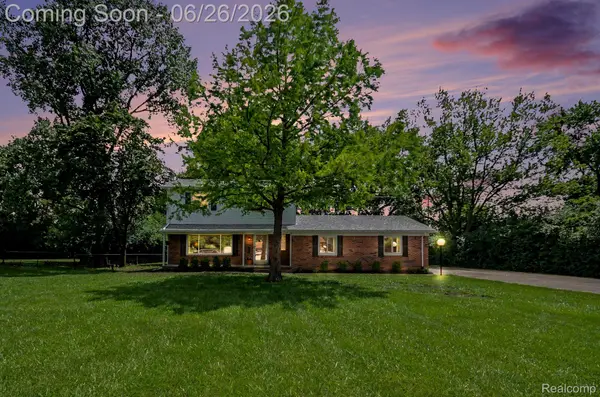 24474 Springbrook Drive, Farmington, MI 48336