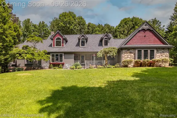 9200 Fox Hollow Road, Clarkston, MI 48348
