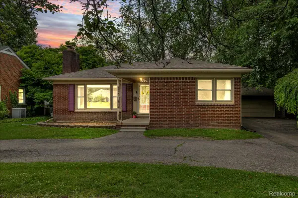 1179 Hampton Road, GrossePointeWoods, MI 48236