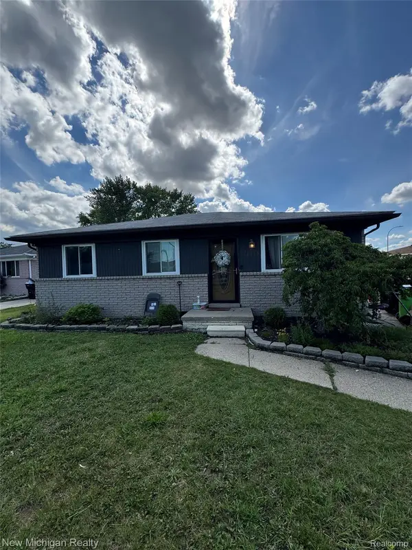 28555 Secretariat Court, Roseville, MI 48066