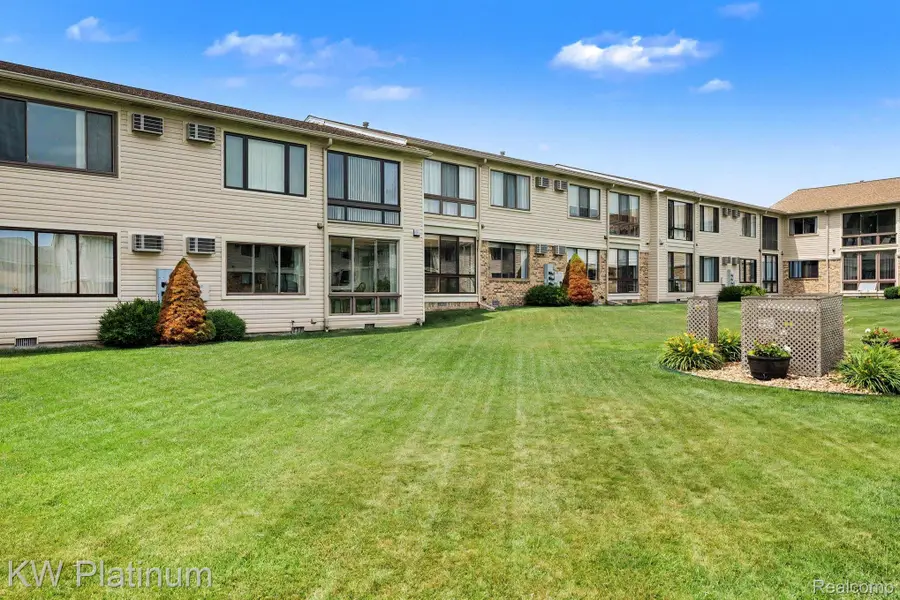 1700 River Road #6, Marysville, MI 48040 - #2