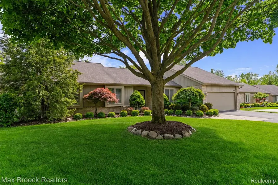 5725 Ridgewood Road, West Bloomfield, MI 48322 - #2