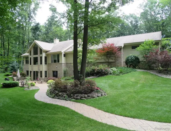 5388 Hartland Road, Fenton, MI 48430