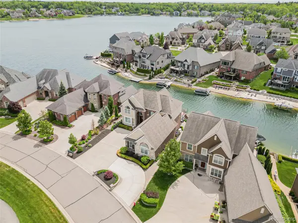 8439 Boulder Shores Drive, SouthLyon, MI 48178