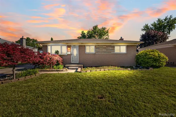 15641 Common Road, Roseville, MI 48066