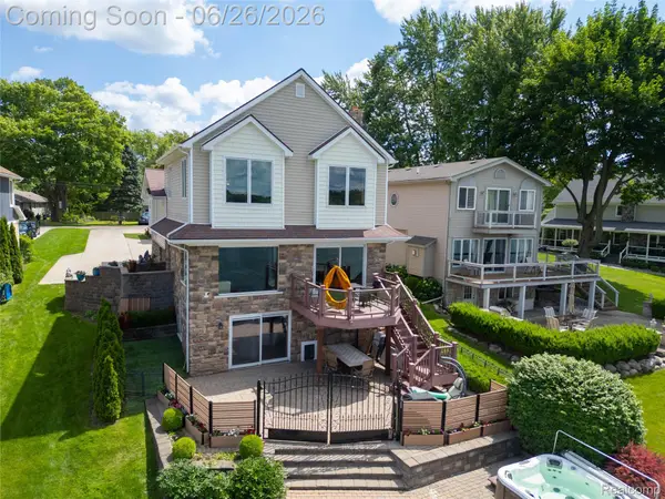 3160 Lexington Road, Waterford, MI 48328