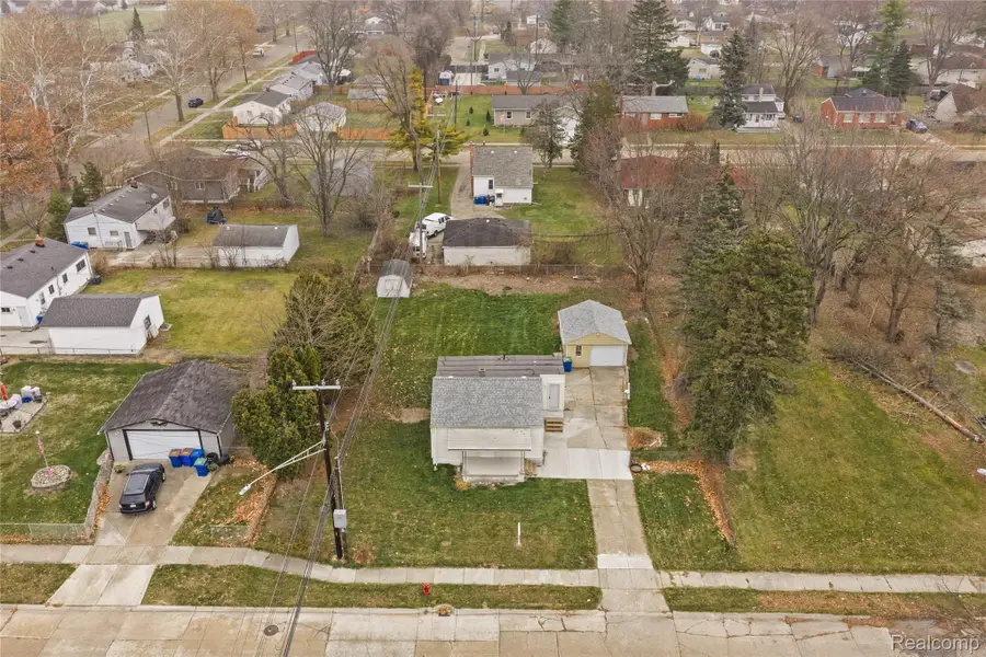 21118 Wellington Avenue E, Warren, MI 48089 - #3