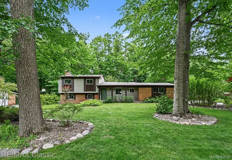 29931 Woodbrook Street, Farmington Hills, MI 48334 - #3