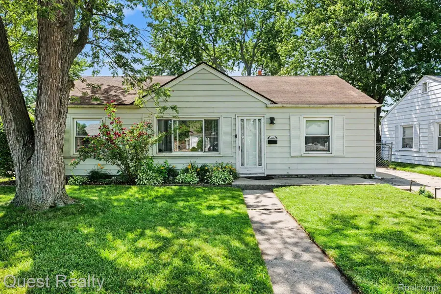 26215 Barnes Street, Roseville, MI 48066 - #2