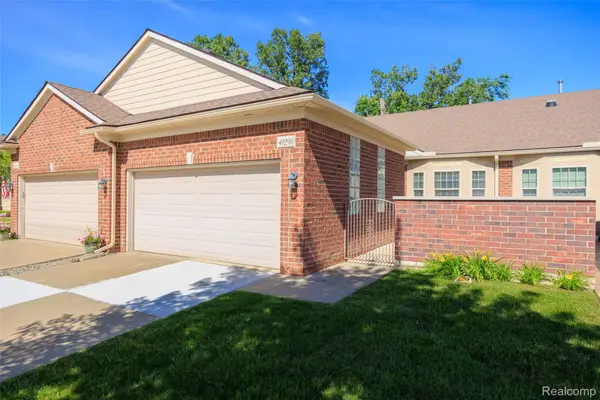 49290 Wayburn Drive, Macomb, MI 48042