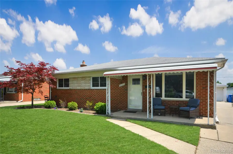 32354 Beechwood Drive, Warren, MI 48088 - #2