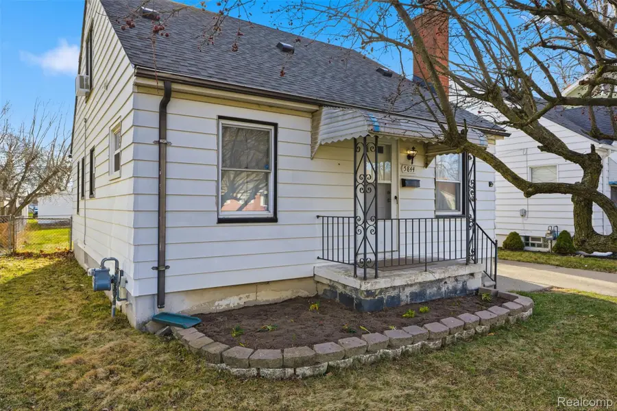 5844 Gilman Street, Garden City, MI 48135 - #2