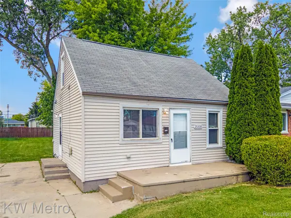 25335 Pinehurst Street, Roseville, MI 48066