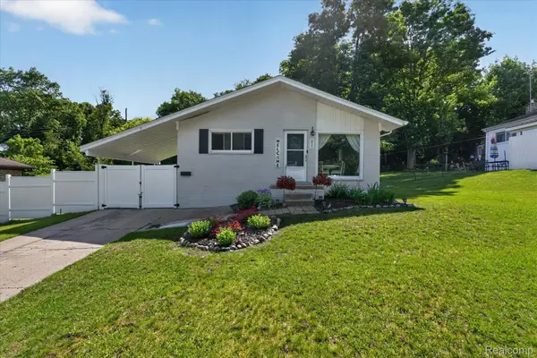 852 Manor Drive, Milford, MI 48381