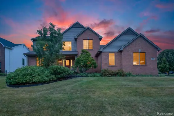 58767 Hunters Court, SouthLyon, MI 48178